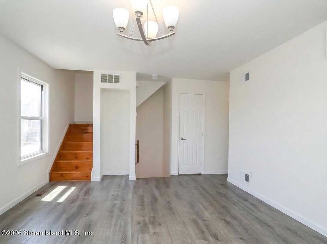 9 Oak St - Photo 2 of 14
