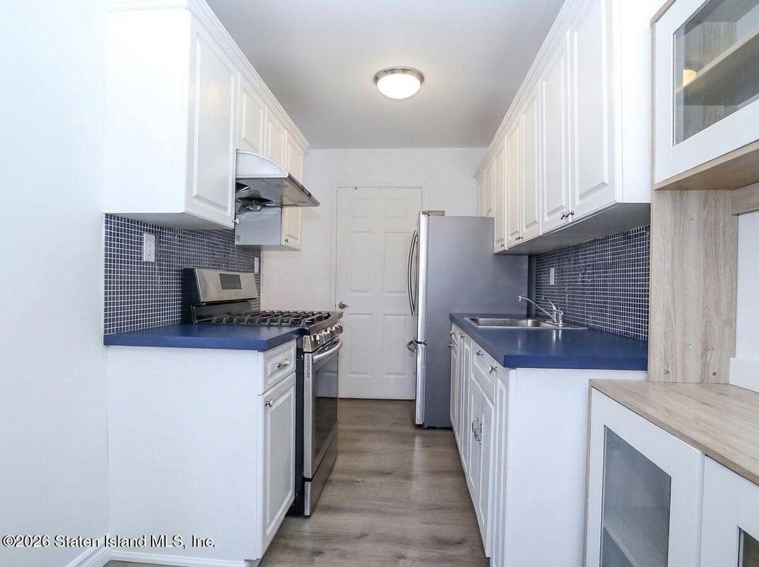 9 Oak St - Photo 4 of 14