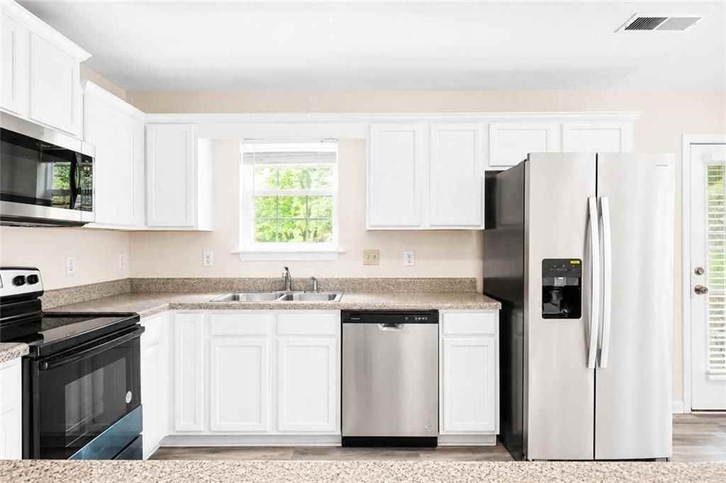2341 Daniel Rd Sw - Photo 7 of 20
