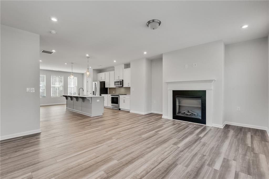 191 Jameson Dr - Photo 4 of 19