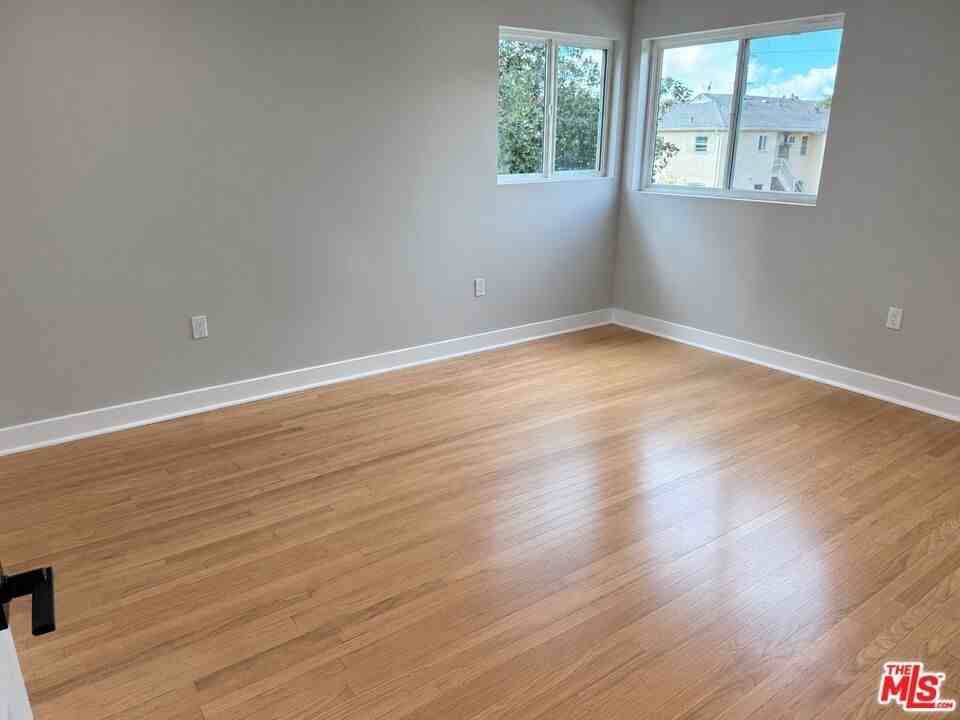 112 N Orlando Ave - Photo 6 of 9