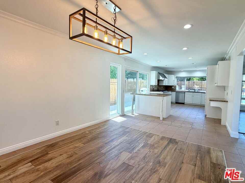 1615 Wellington Pl - Photo 6 of 39