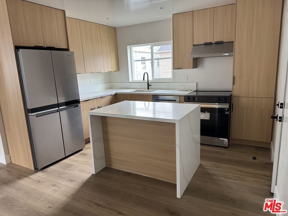 114 N Orlando Ave - Photo 2 of 7