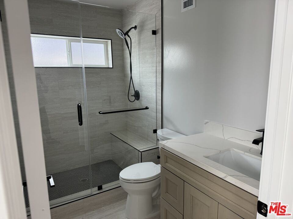 114 N Orlando Ave - Photo 6 of 7
