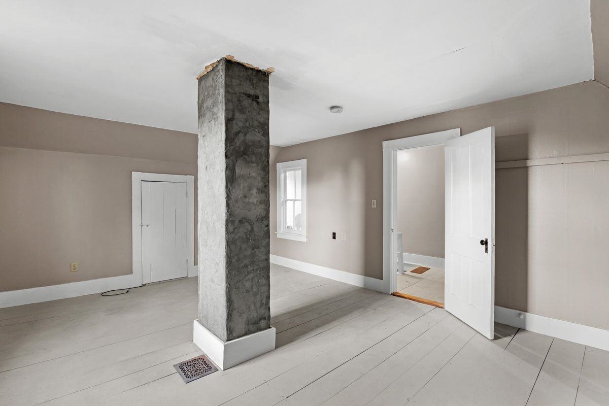 2 Beacon Ct - Photo 5 of 28