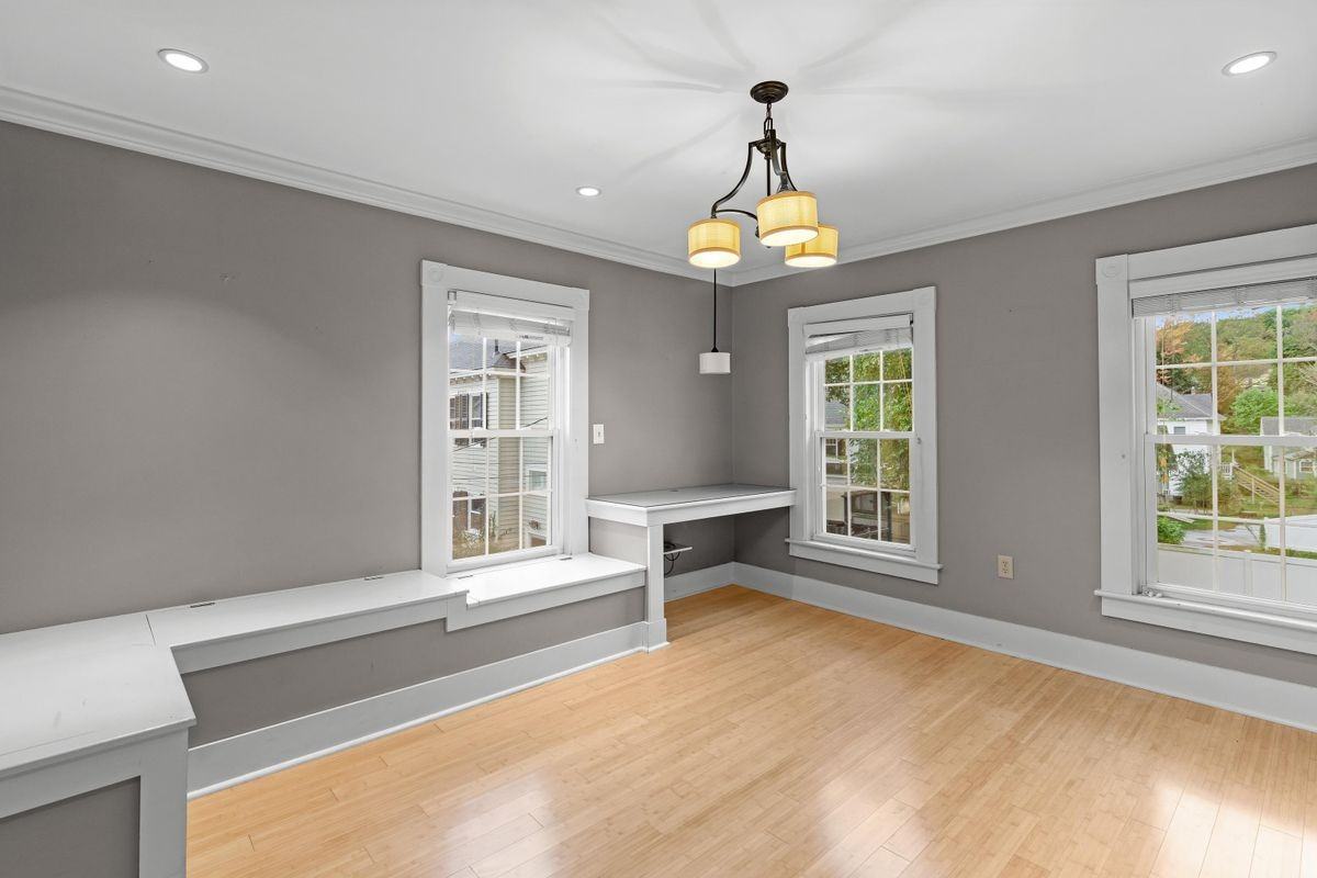 2 Beacon Ct - Photo 6 of 28
