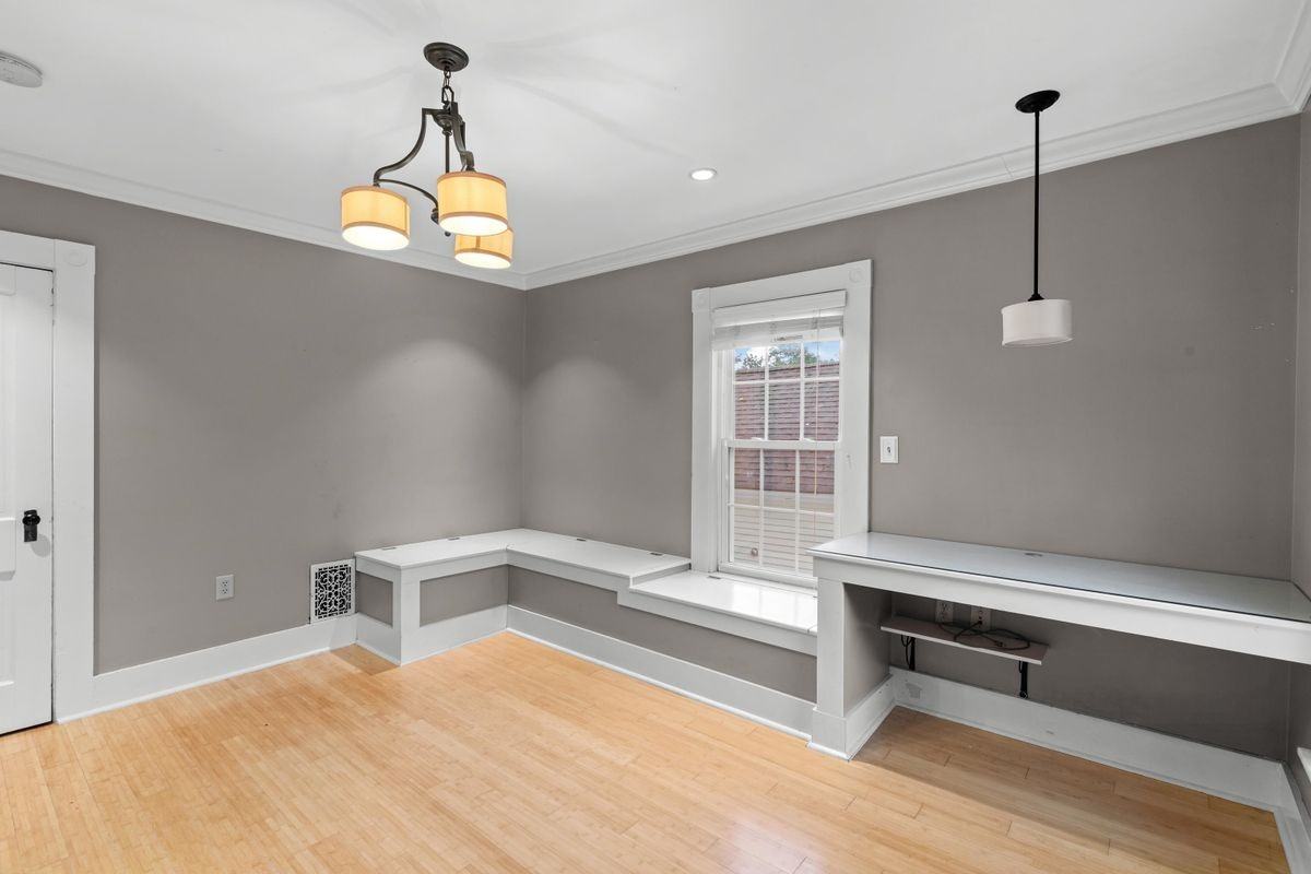 2 Beacon Ct - Photo 7 of 28