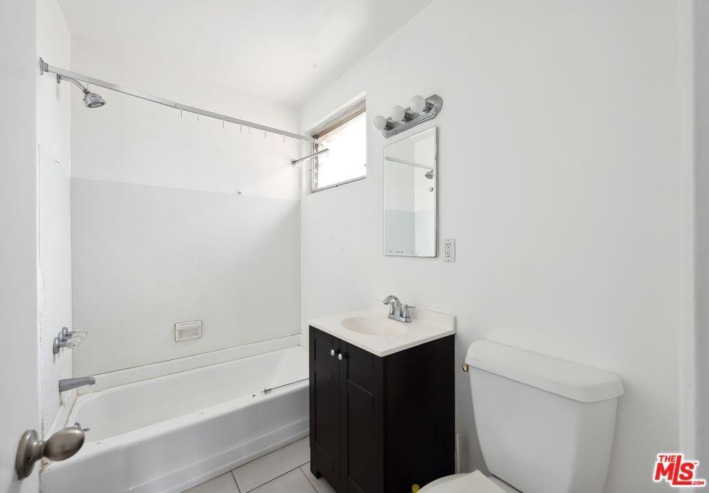 7550 Fountain Ave ##10 - Photo 6 of 12