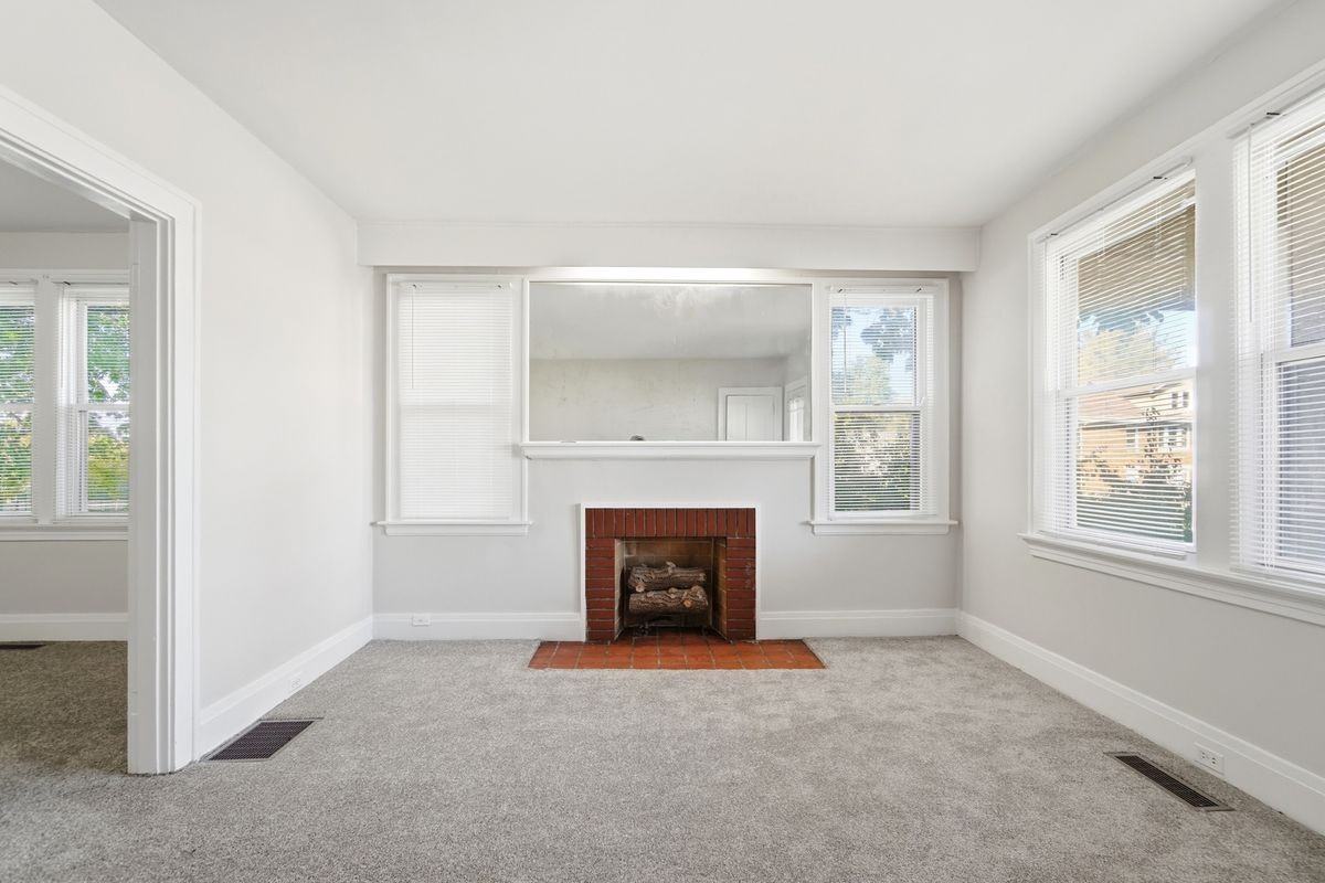 3127 Losantiville Ave - Photo 2 of 21