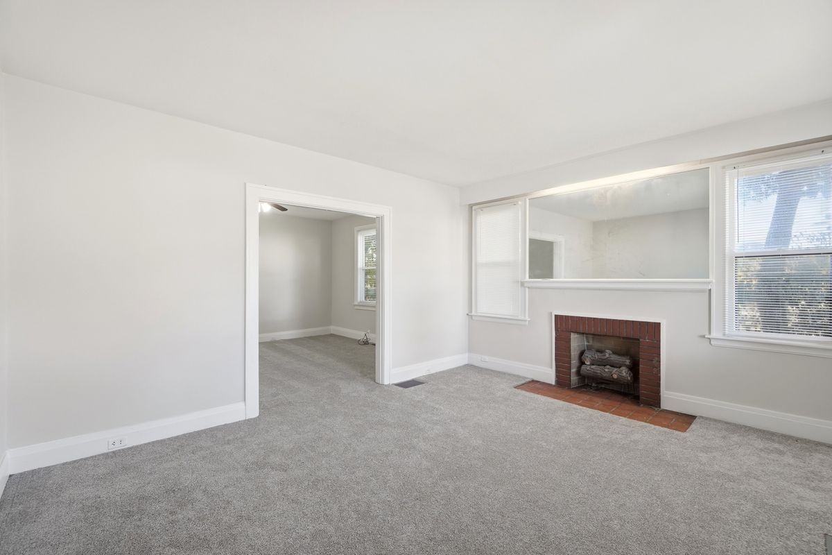 3127 Losantiville Ave - Photo 3 of 21