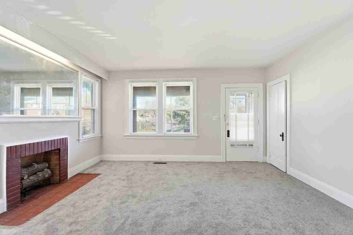 3127 Losantiville Ave - Photo 4 of 21