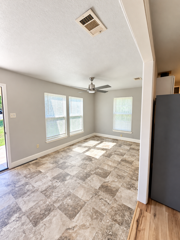 314 W Lincoln Ave - Photo 3 of 15