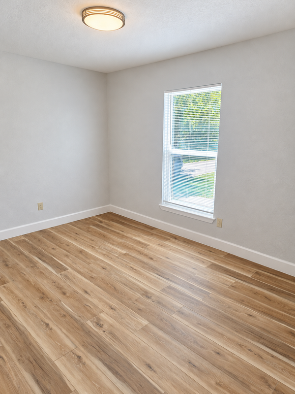 314 W Lincoln Ave - Photo 7 of 15