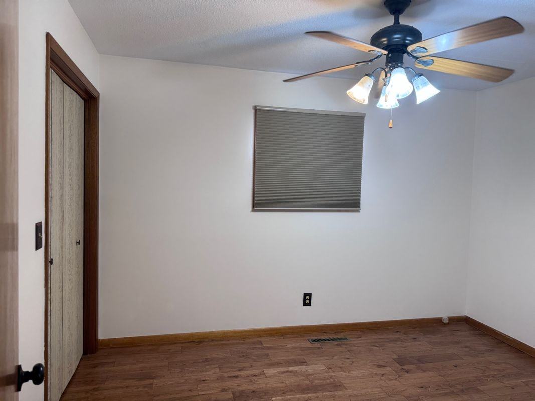 371 Greenbrier Dr - Photo 5 of 20
