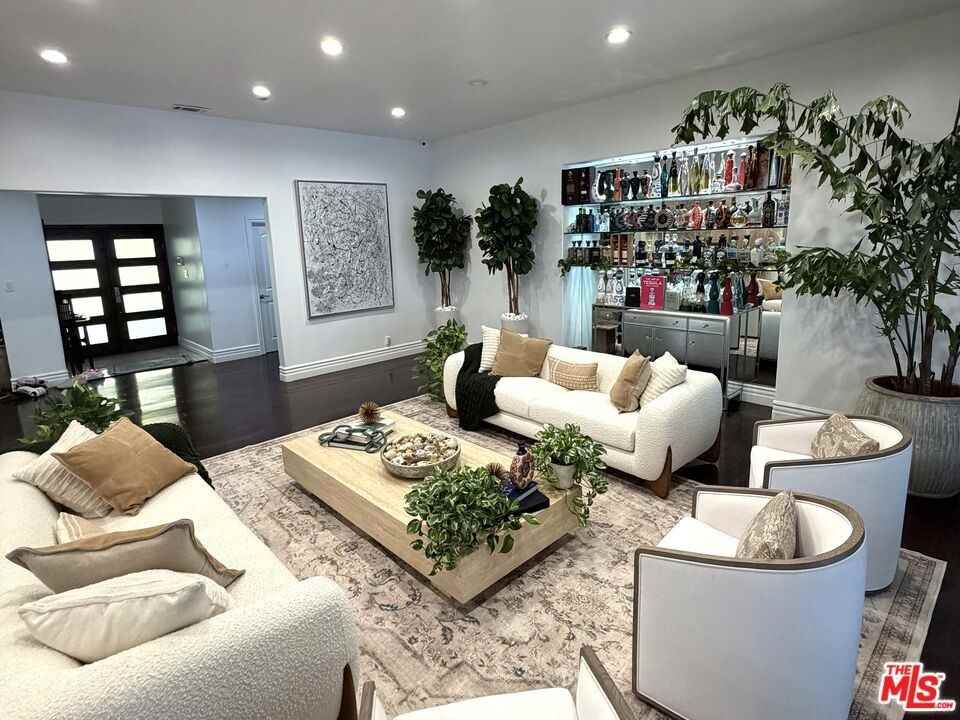 1727 San Ysidro Dr - Photo 3 of 38