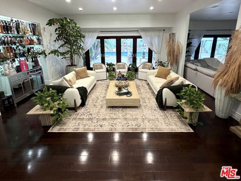 1727 San Ysidro Dr - Photo 4 of 38
