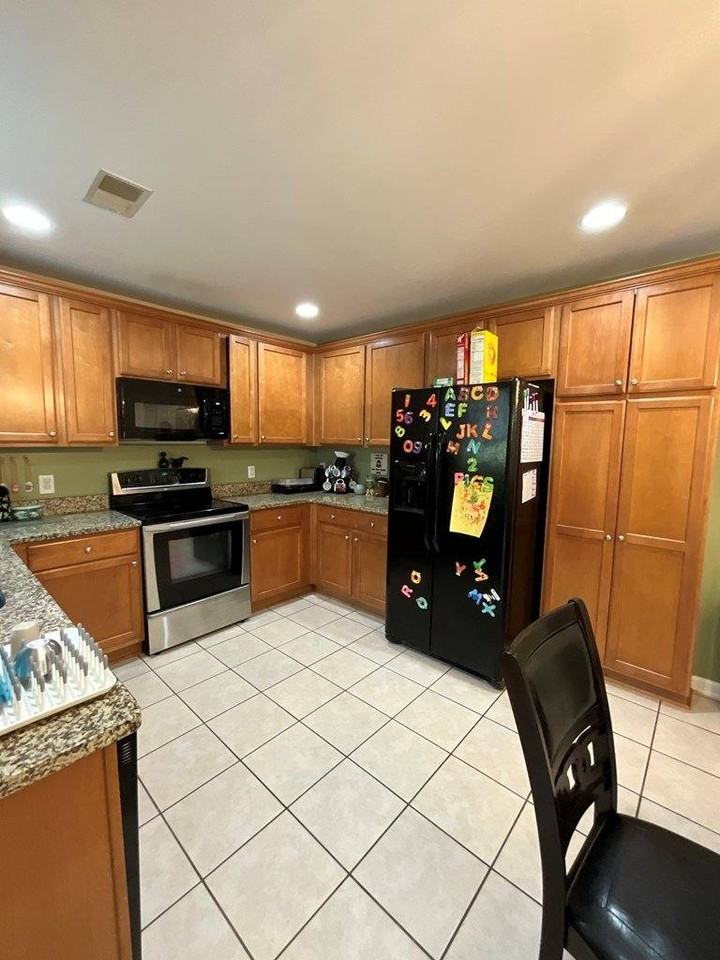 166 Old Pond Circle - Photo 5 of 10
