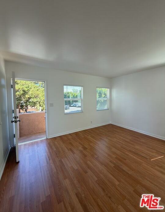 4277 Colbath Ave - Photo 4 of 15
