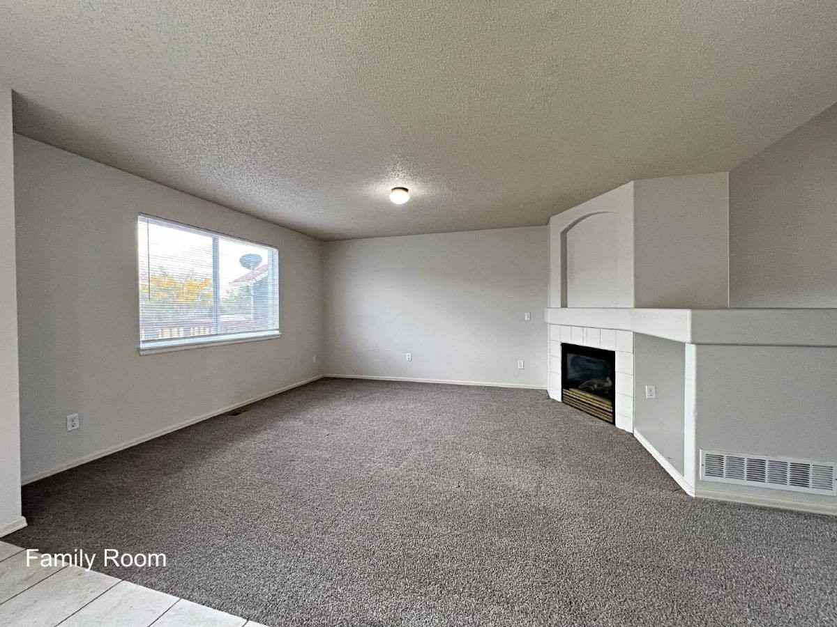 5377 S Ukraine Way - Photo 5 of 20