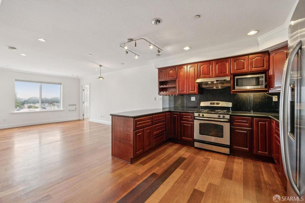 1408 31st Ave ##307 - Photo 4 of 19