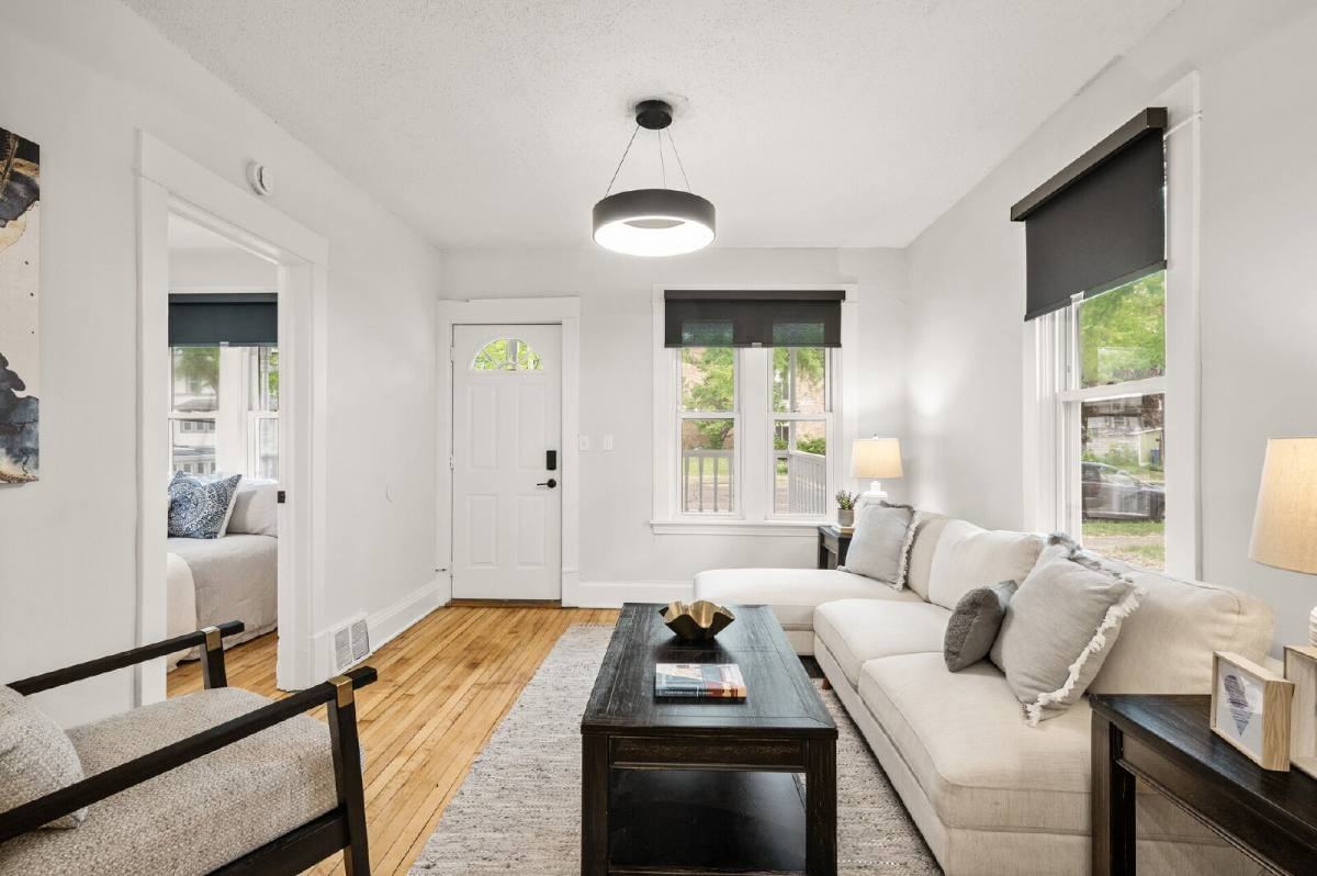 3609 E 42nd St #1 - Photo 7 of 10