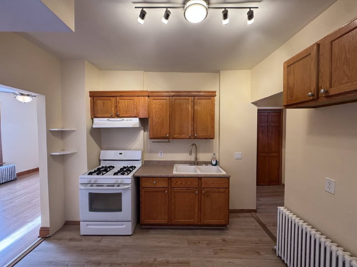 908 13th Ave S #1 - Photo 6 of 10