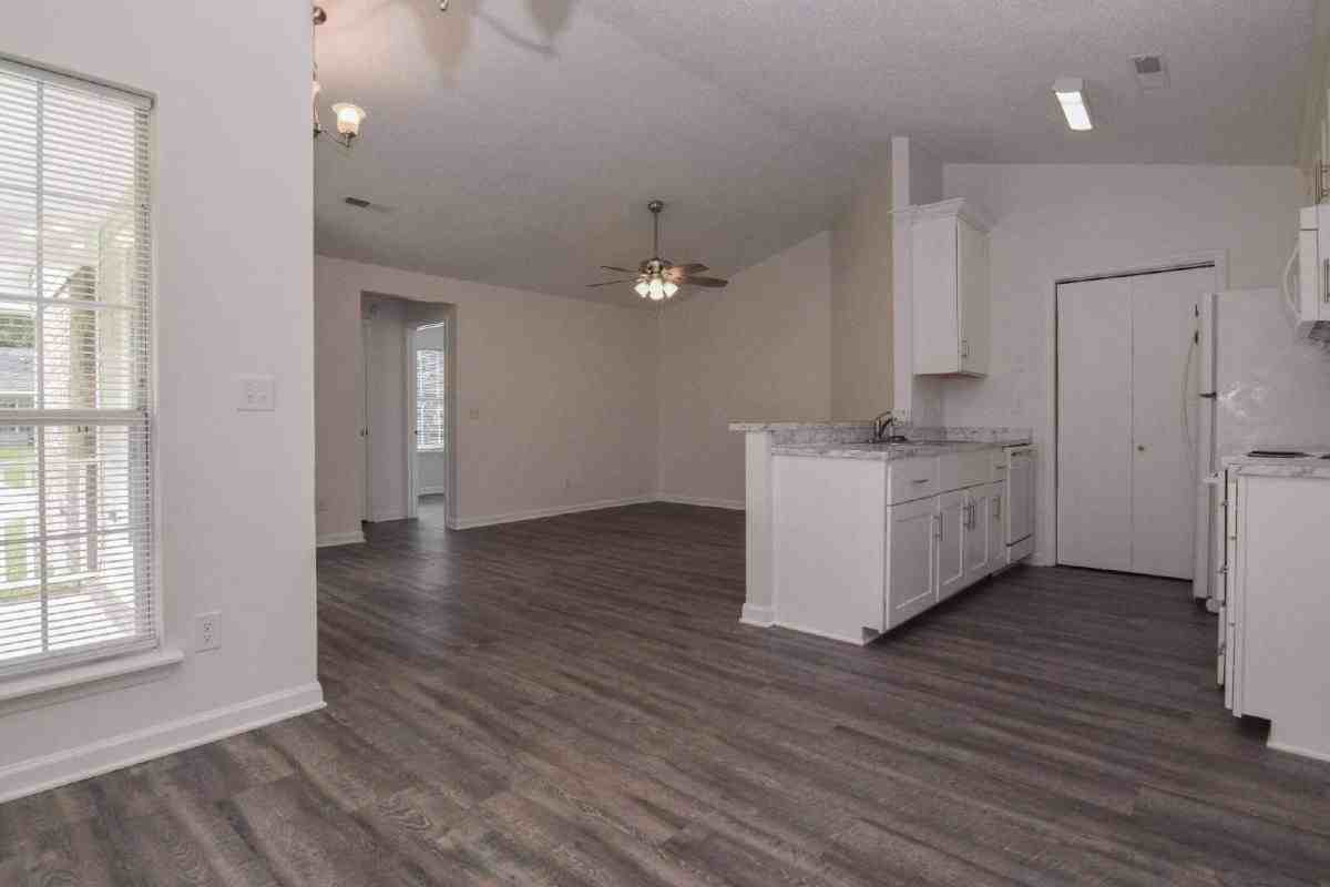 9513 Raven Dr - Photo 2 of 10