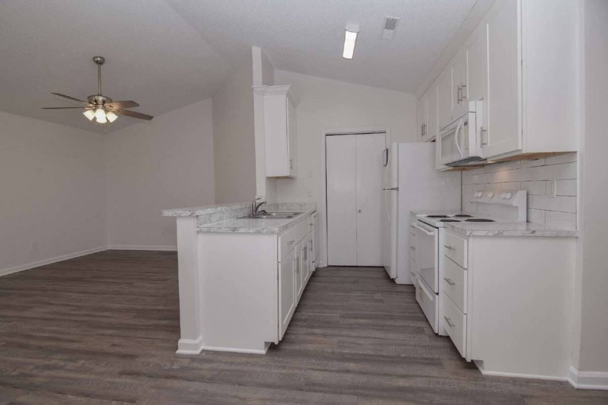 9513 Raven Dr - Photo 3 of 10