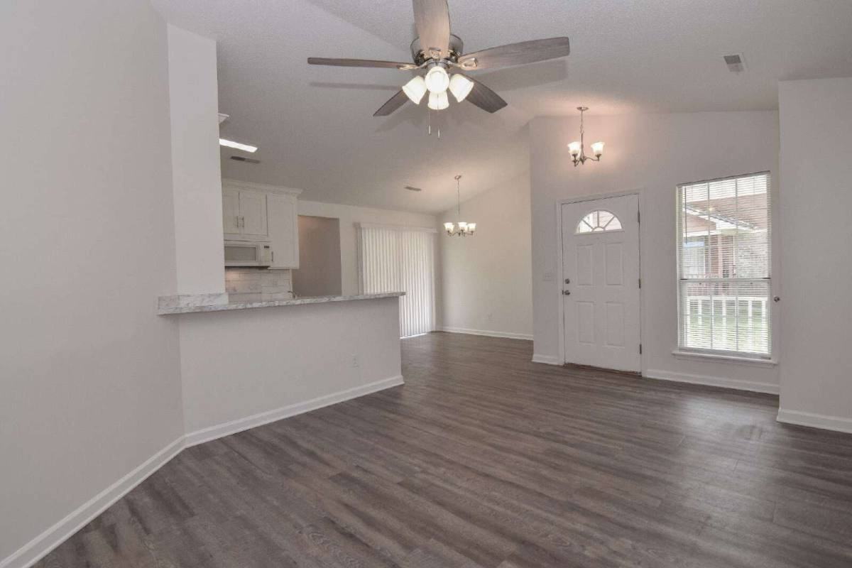 9513 Raven Dr - Photo 4 of 10