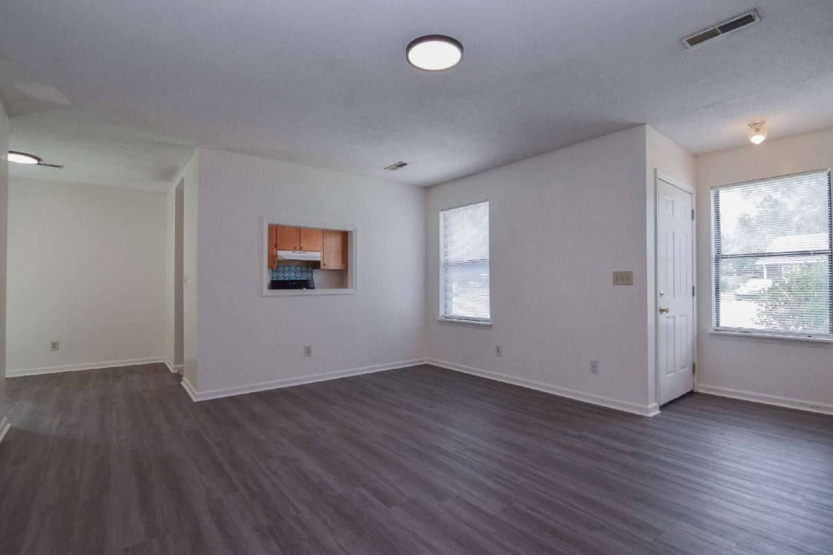 111B Peach Rd - Photo 2 of 11