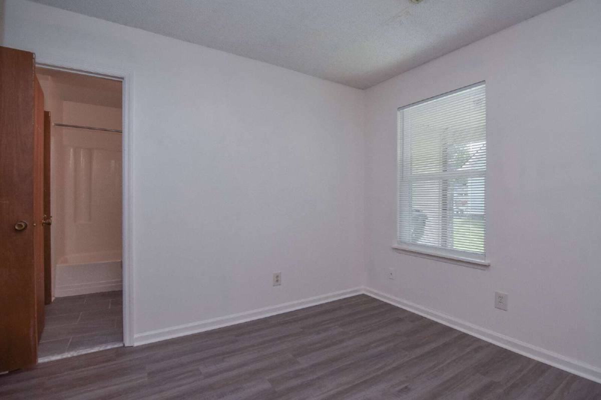 111B Peach Rd - Photo 6 of 11