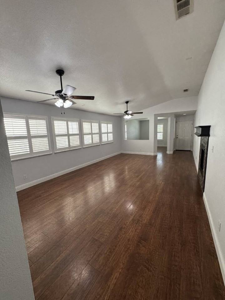 1462 Antioch Ct - Photo 7 of 10