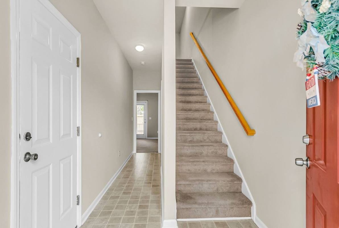 4668 Palm View Cir - Photo 2 of 10