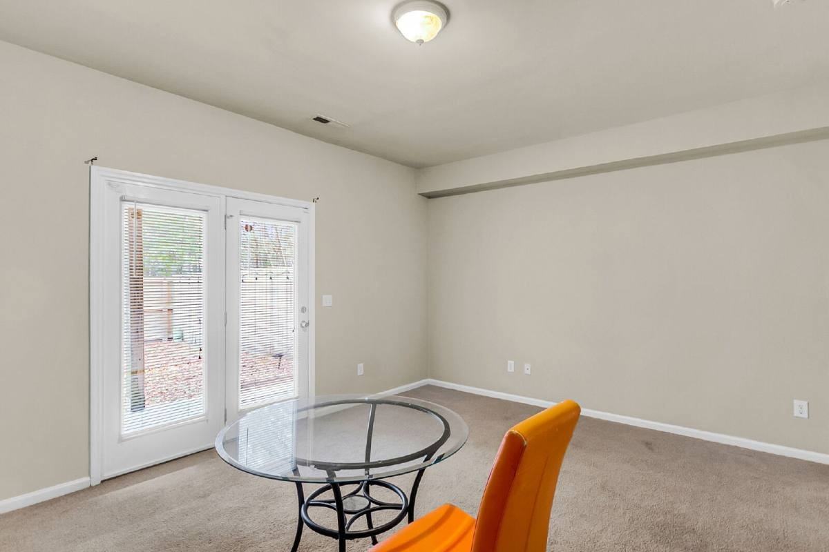4668 Palm View Cir - Photo 4 of 10