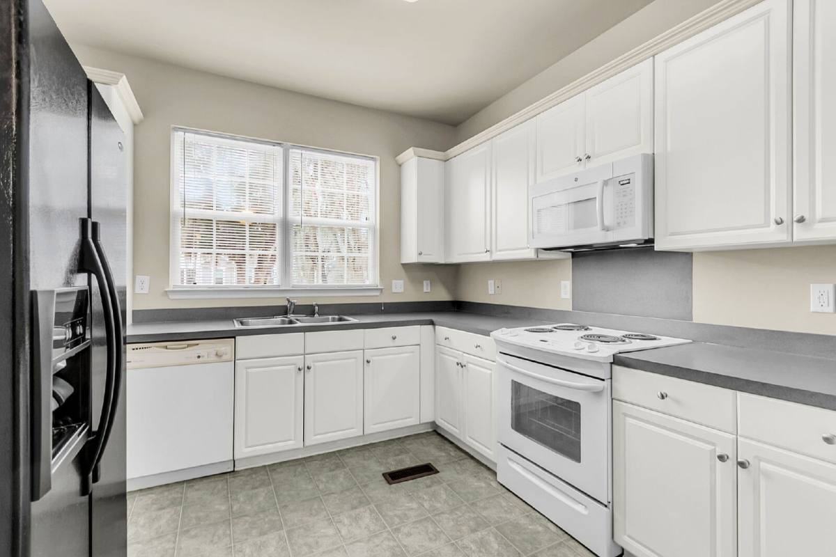 4668 Palm View Cir - Photo 7 of 10