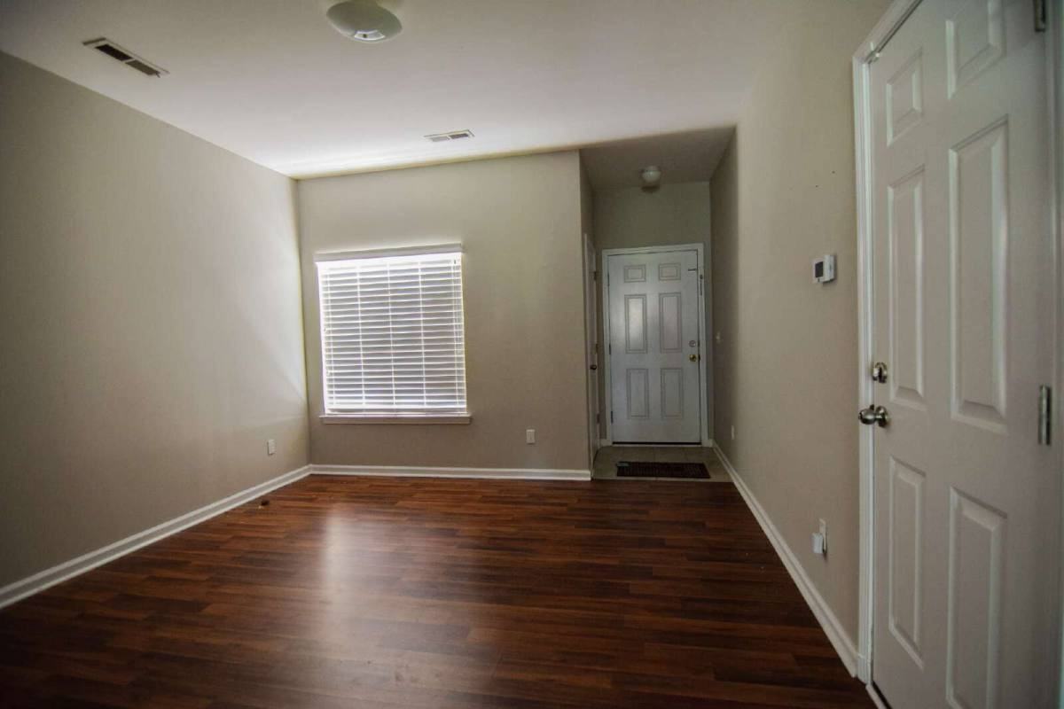 196 Grand Oaks Dr - Photo 2 of 20