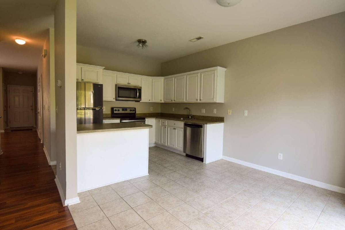196 Grand Oaks Dr - Photo 3 of 20
