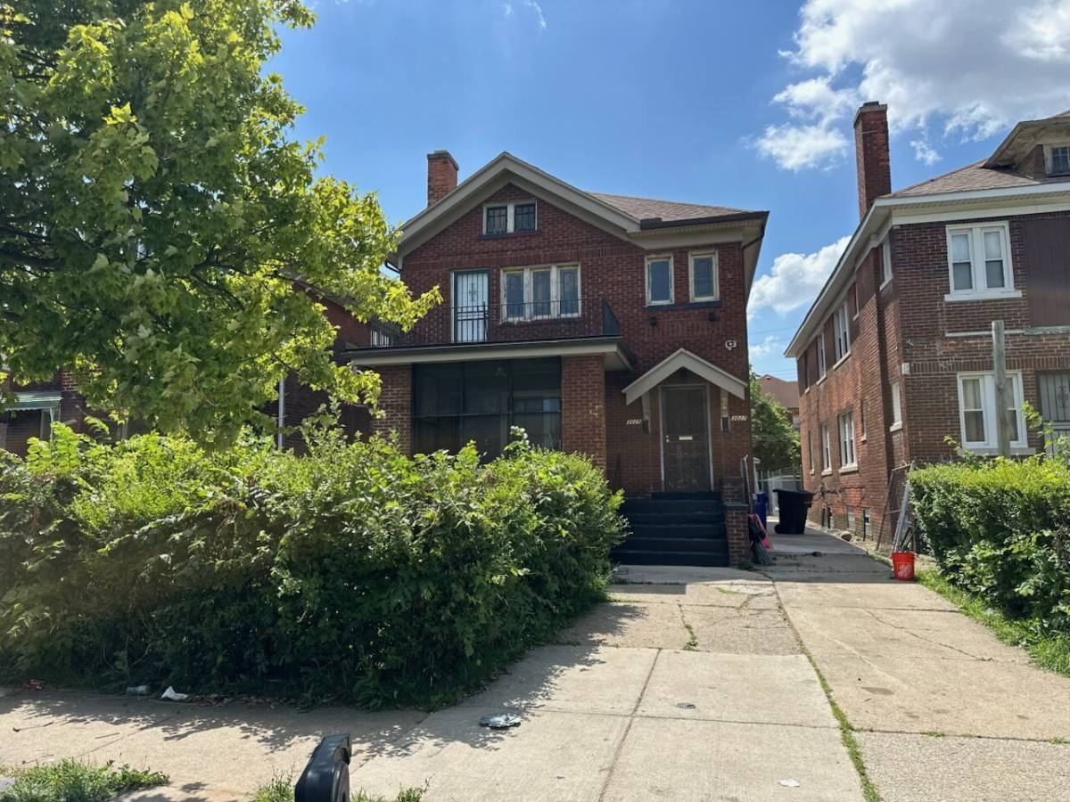 3027 Tuxedo St - Photo 3 of 10