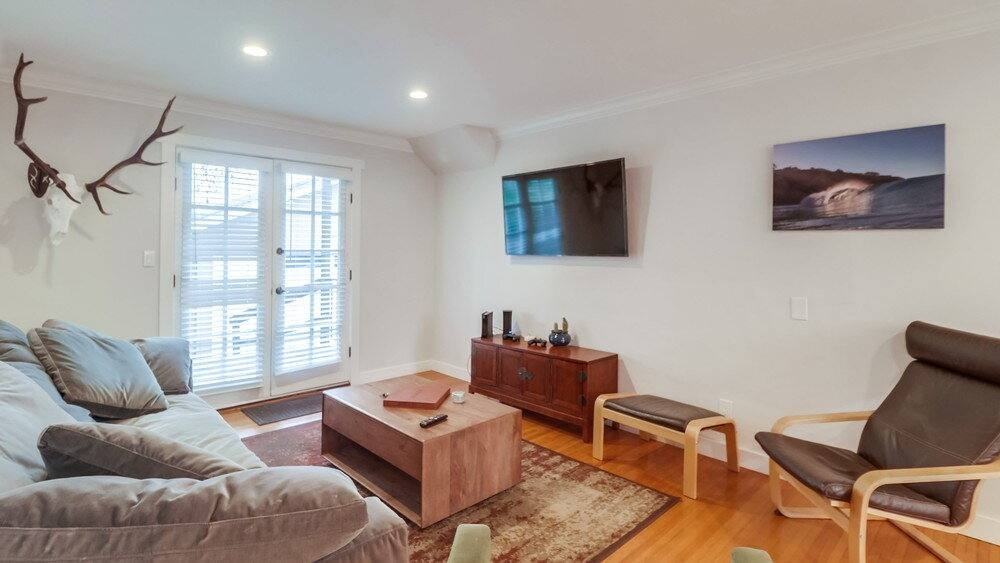 6747 Thomson Ct - Photo 6 of 10