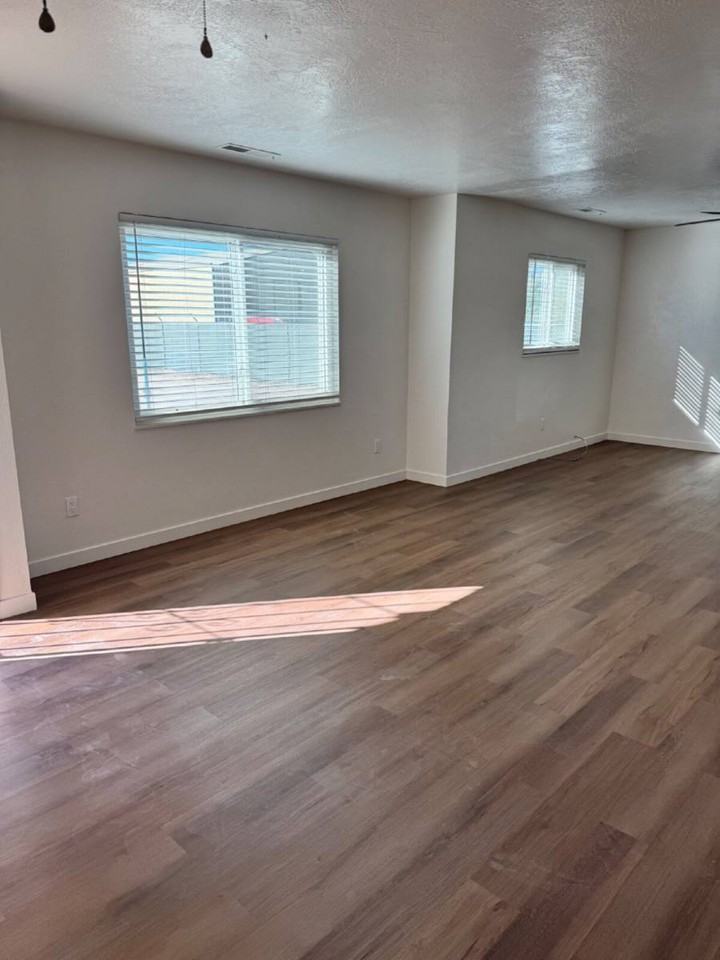 1113 St Francis Ave - Photo 4 of 10