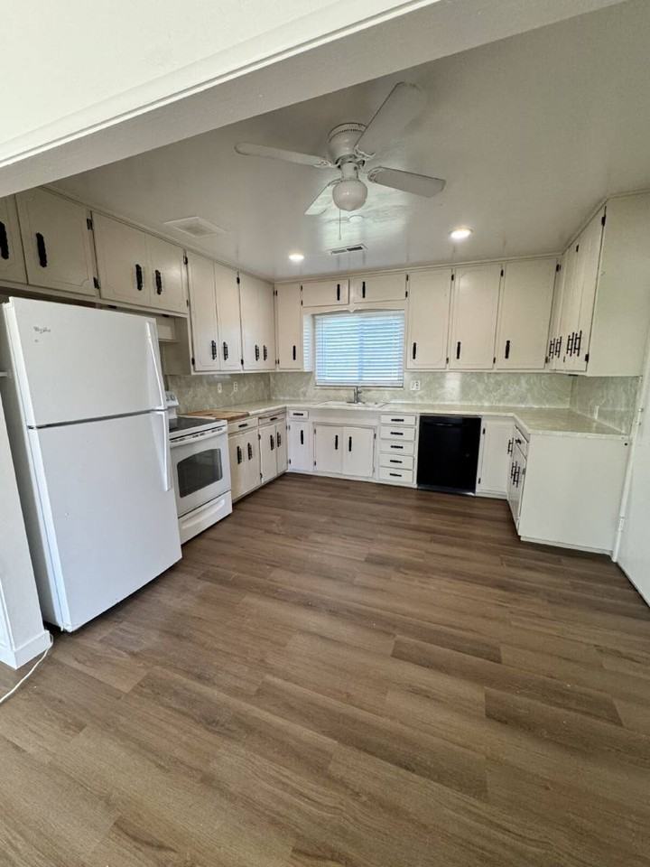 1113 St Francis Ave - Photo 7 of 10