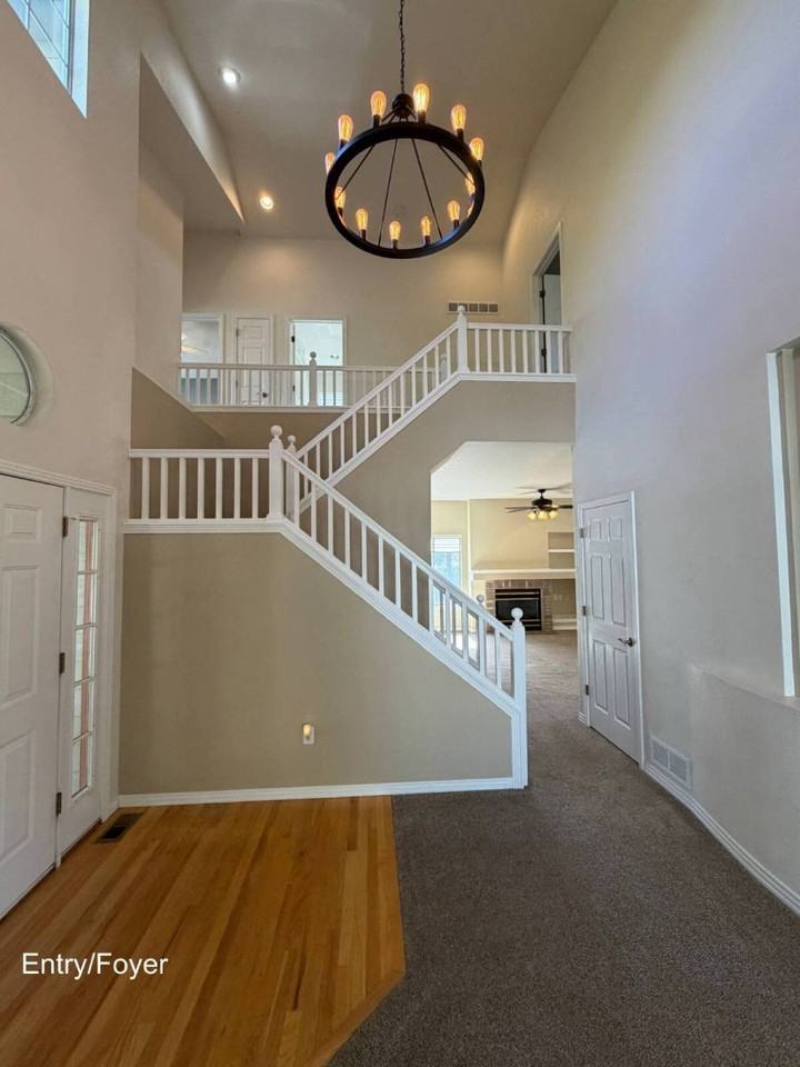 15916 Sequoia Dr - Photo 3 of 10