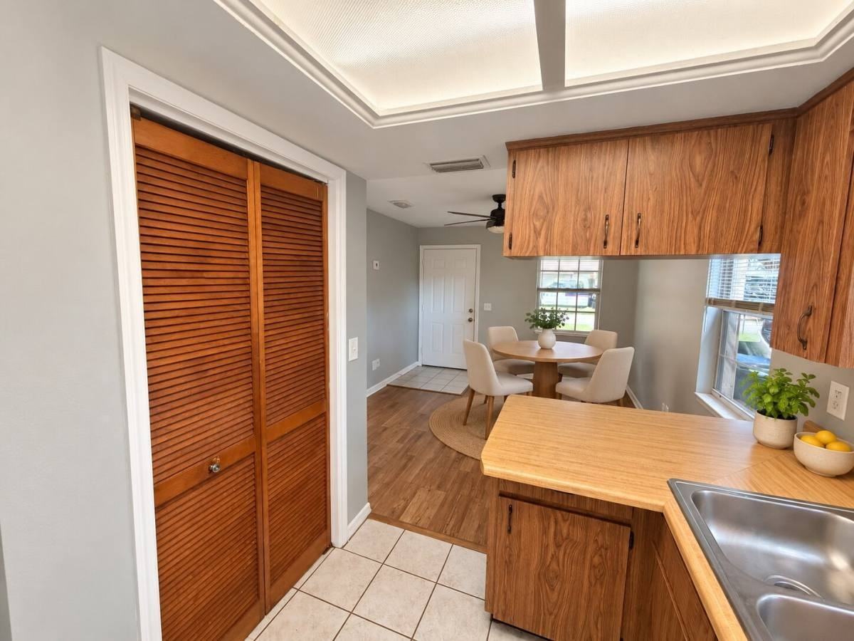 5334 Peach Ave #A - Photo 3 of 10