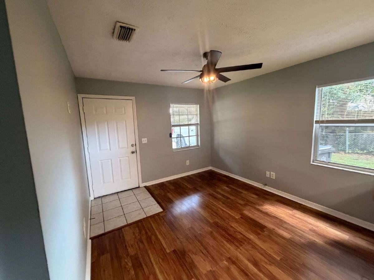 5334 Peach Ave #A - Photo 5 of 10