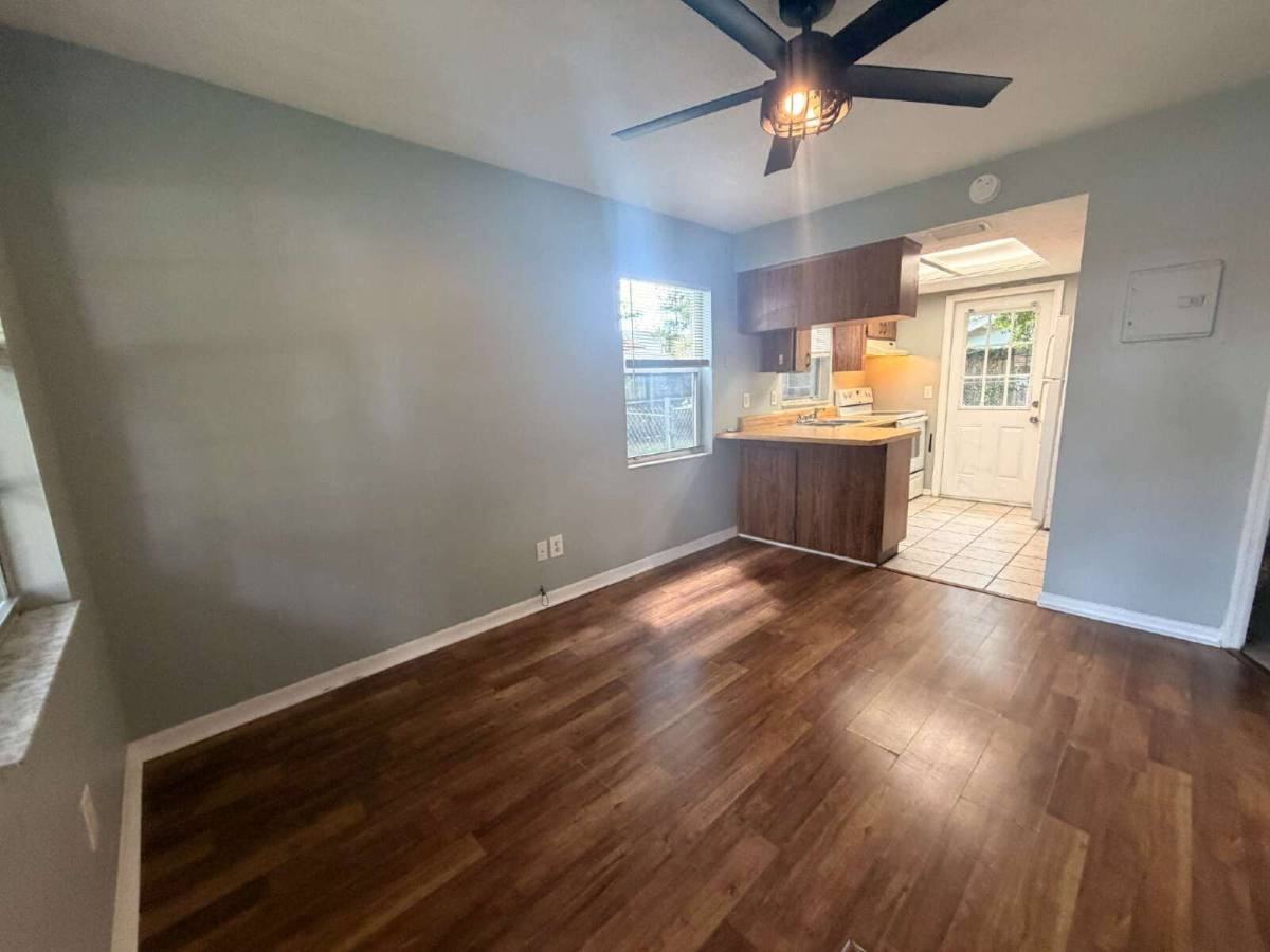 5334 Peach Ave #A - Photo 7 of 10