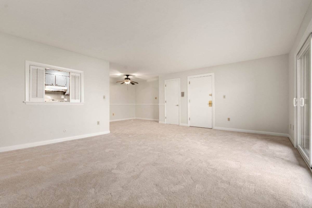 57 Jacqueline Rd #8 - Photo 4 of 10