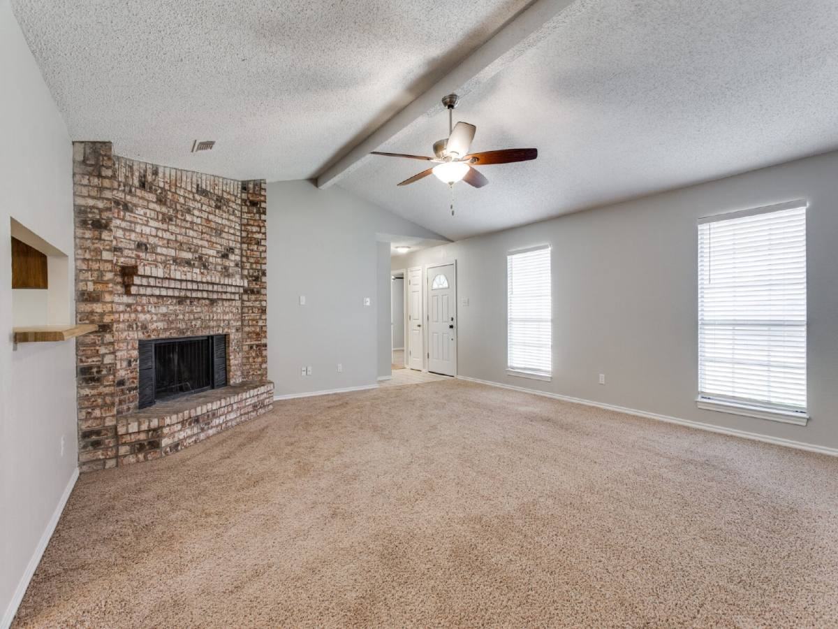 10157 Buffalo Grove Rd - Photo 2 of 12