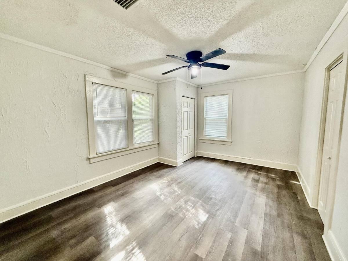 1130 E 16th St - Photo 7 of 11