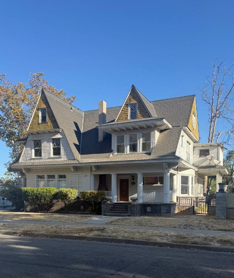 2306 K St #A - Photo 2 of 20
