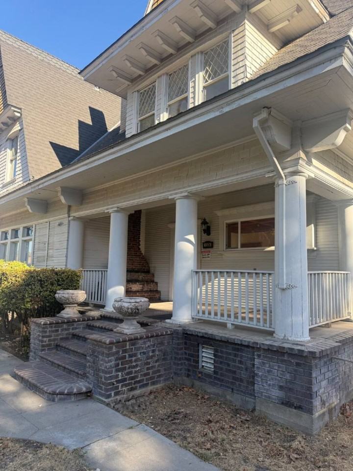 2306 K St #A - Photo 4 of 20